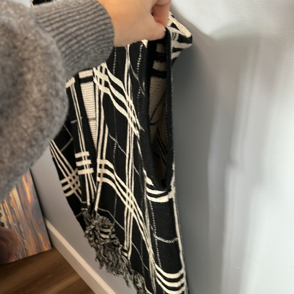 Katsumi shrug with sleeve holes M/L - Picture 6 of 7